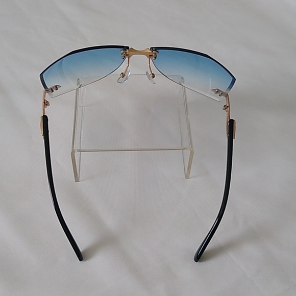 ✨"Captain Hooks" fashion glasses✨ - Picture 3 of 4